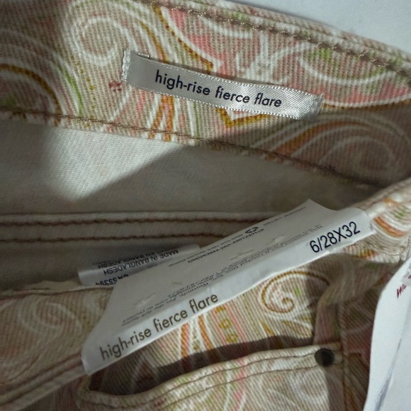 NWT New Wrangler High Rise Fierce Flare Paisley Jeans Size 6 (28x32) - Picture 7 of 10